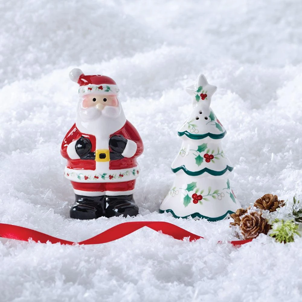 Winterberry® Santa And Tree Salt And Pepper Set 4 Winterberry® Santa And Tree Salt And Pepper Set - Image 2